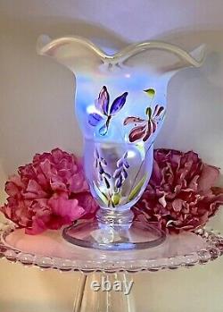 2005 Fenton Family Signature Series French Opalescent Iridescent Stargazer Vase