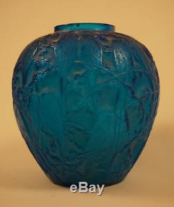 A Vintage and Rare Rene Lalique Blue Glass Perruches Vase 1924 cracked