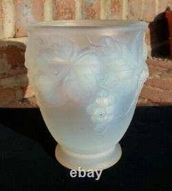 Antique Art Deco Etling France White Opalescent Glass Vase ca. 1920 Grapes RARE