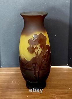 Antique French Art Nouveau LA ROCHERE Cameo Glass Vase, 9 high