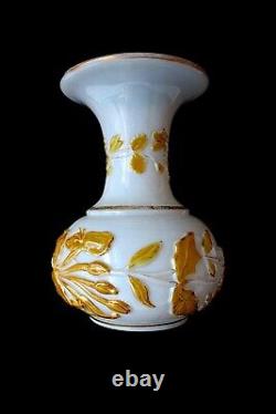 Antique French Baccarat Napoléon III opaline glass vase 1845-1870