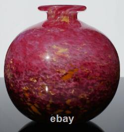 Art Deco French Schneider Bulbous Variegated Red Glass Vase