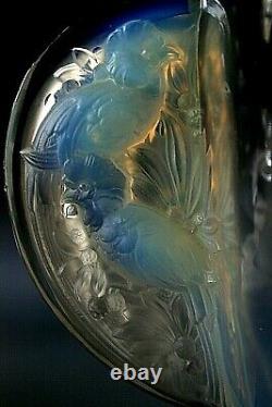 Art Deco Verlys Les Oiseaux Des Iles Opalescent Glass Vase Circa 1934