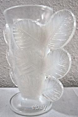 D' Avesn French Art Deco Opalescent Leaf Vase with Original Label