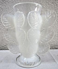 D' Avesn French Art Deco Opalescent Leaf Vase with Original Label