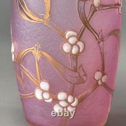 Daum Nancy, Gui (mistletoe) pink glass vase