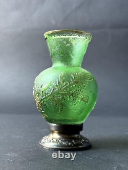 Daum Nancy, elegant small glass vase. Circa 1900