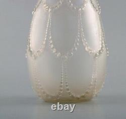 Early René Lalique Perles vase in mouth-blown art glass. Dated ca 1925
