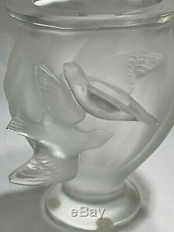 Elegant France Marie-Claude Lalique Rosine Frosted Crystal Bird Vase