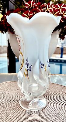 FentonHP FRENCH OPALESCENT IRIDIZED SATIN GLASS STARGAZER BUTTERFLY VASE2006