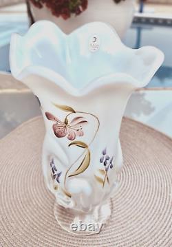 FentonHP FRENCH OPALESCENT IRIDIZED SATIN GLASS STARGAZER BUTTERFLY VASE2006