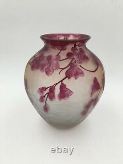 Fine Legras French Art Glass Cameo Vase