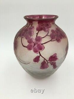 Fine Legras French Art Glass Cameo Vase