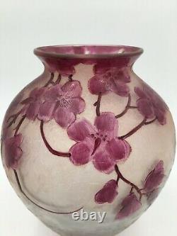 Fine Legras French Art Glass Cameo Vase