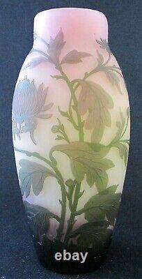 French art glass tricolor green, pink and yellow Chrysanthemum cameo vase, 10 h