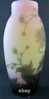 French art glass tricolor green, pink and yellow Chrysanthemum cameo vase, 10 h