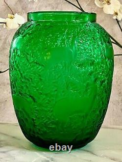 Lalique Biches Vase Emerald Green Crystal Excellent Condition Signed & Authentic