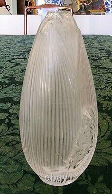 Lalique Coeur De Fleur Vase retired shape in 40's Perfect Condition Fine