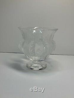 Lalique Dampierre Birds Vase Satin Birds Crystal designer Marc Lalique. (1984)