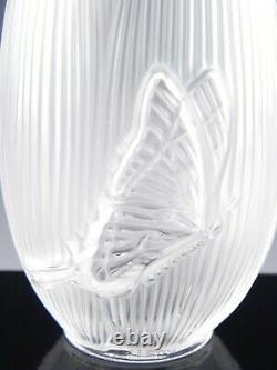 Lalique France Crystal 6-1/8 COEUR DE FLEUR FLOWER BUD VASE WITH BUTTERFLY Mint