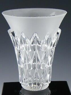 Lalique France Crystal 7-1/4 FEUILLES VASE WITH HEART SHAPED LEAVES Mint