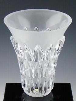 Lalique France Crystal 7-1/4 FEUILLES VASE WITH HEART SHAPED LEAVES Mint