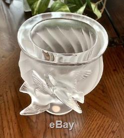 Lalique Rosine Vase with 2 Doves in Flight Mint Condition Signed Authentic