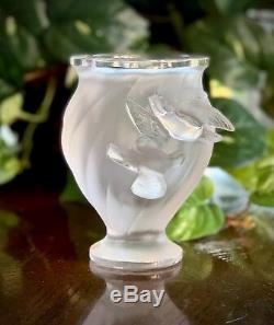 Lalique Rosine Vase with 2 Doves in Flight Mint Condition Signed Authentic