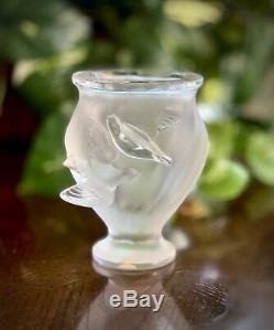 Lalique Rosine Vase with 2 Doves in Flight Mint Condition Signed Authentic