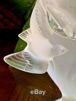 Lalique Rosine Vase with 2 Doves in Flight Mint Condition Signed Authentic