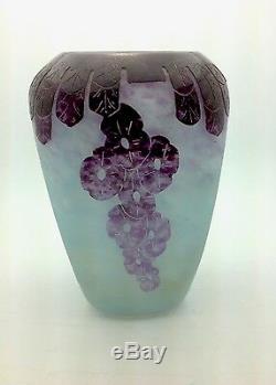 Le Verre Francais cameo glass vase. Signed Charder France