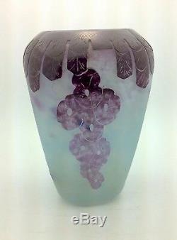 Le Verre Francais cameo glass vase. Signed Charder France