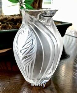 NEW Undamaged Lalique Pavie Vase 5 Tall French Crystal Signed Authentic Frosted