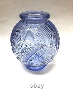 PIERRE D'AVESN French Art Deco LES NENUPHARS Alexandrite Neodymium Glass Vase