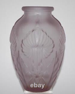 Pierre D'Avesn French Art Deco Lavender Satin Glass Calla Lily Vase. France
