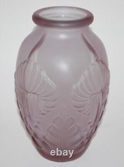 Pierre D'Avesn French Art Deco Lavender Satin Glass Calla Lily Vase. France