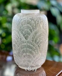 R Lalique Coquilles Vase Designed by Rene in 1920 Great Condition