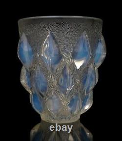 R Lalique Vase Art Deco Rampillon Pattern Opalescent Glass Circa 1930