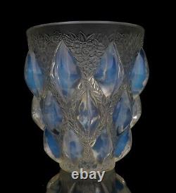 R Lalique Vase Art Deco Rampillon Pattern Opalescent Glass Circa 1930