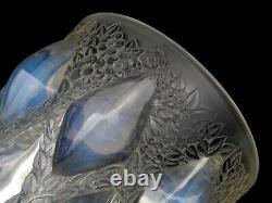 R Lalique Vase Art Deco Rampillon Pattern Opalescent Glass Circa 1930