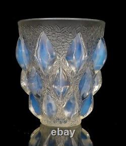 R Lalique Vase Art Deco Rampillon Pattern Opalescent Glass Circa 1930