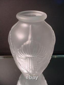 Rare Pierre D'Avesn French Art Deco Satin Clear Incised Calla Lily Vase France