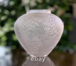 Rene Lalique Esterel Vase Excellent Condition Signed R Lalique (René)