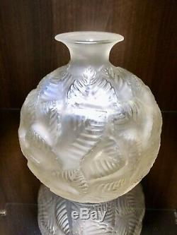 Rene Lalique Ormeaux Clear and Frosted Glass Vase (984) with Provenance
