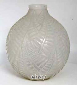 Rene R. Lalique French Art Glass 7 Espalion Opalescent Vase