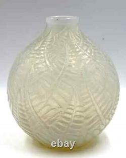 Rene R. Lalique French Art Glass 7 Espalion Opalescent Vase