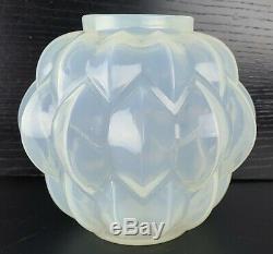 Signed Rene Lalique Nivernais Art Deco Opalescent Glass Vase No 1005 Circa 1927