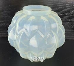 Signed Rene Lalique Nivernais Art Deco Opalescent Glass Vase No 1005 Circa 1927