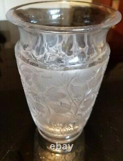 Stunning Lalique France frosted crystal Deauville Vase