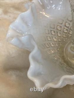 Vtg Fenton Diamond Lace French White Opalescent 3 Horn Epergne Art Glass Vase